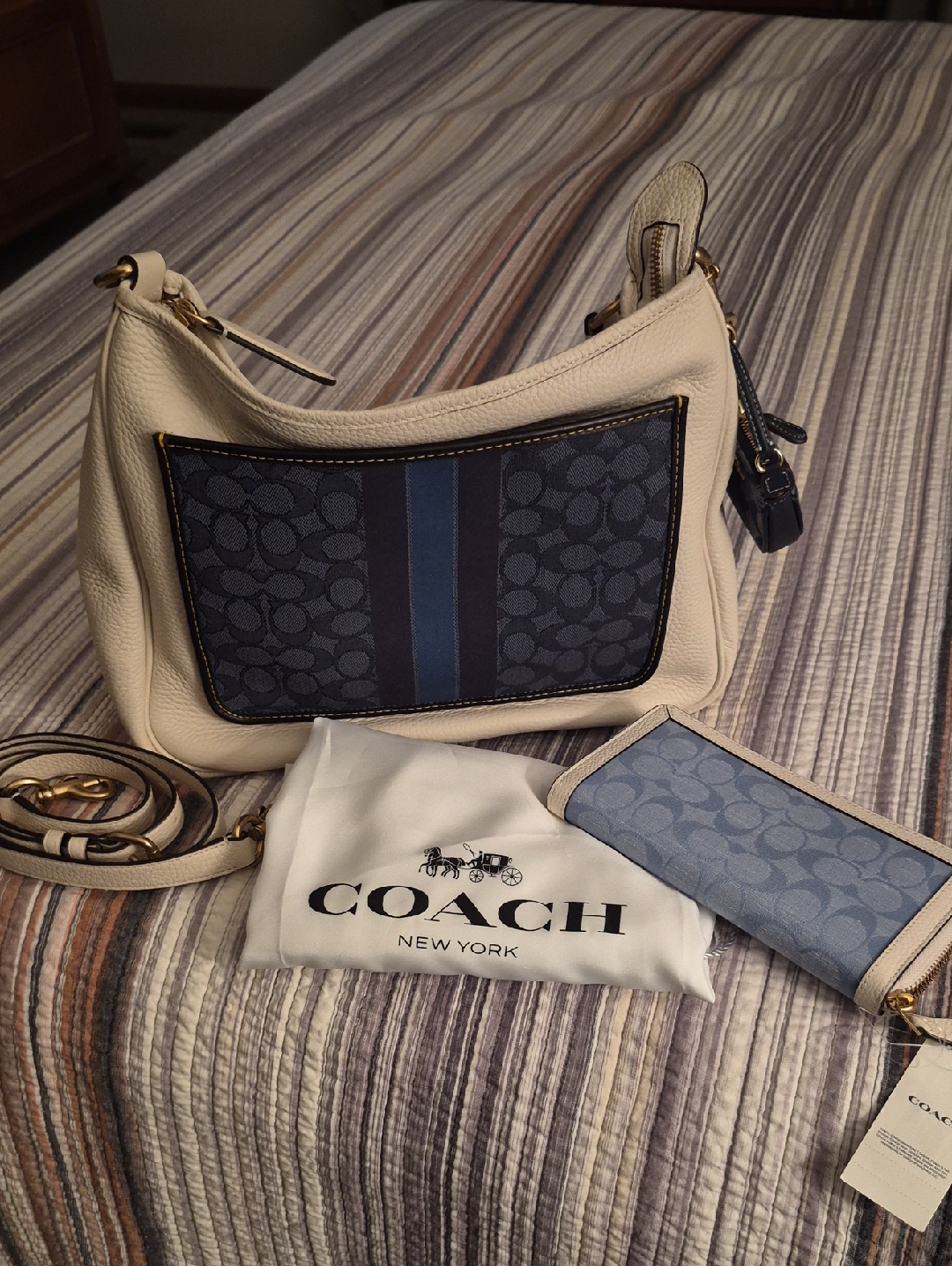 Coach Ivory Leather Shoulder Bag With Blue Signature Panel